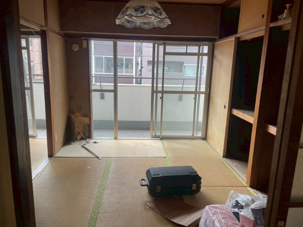 埼玉県川口市のマンション和室施工前の畳敷き室内